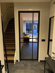 zwarte binnendeuren met glas