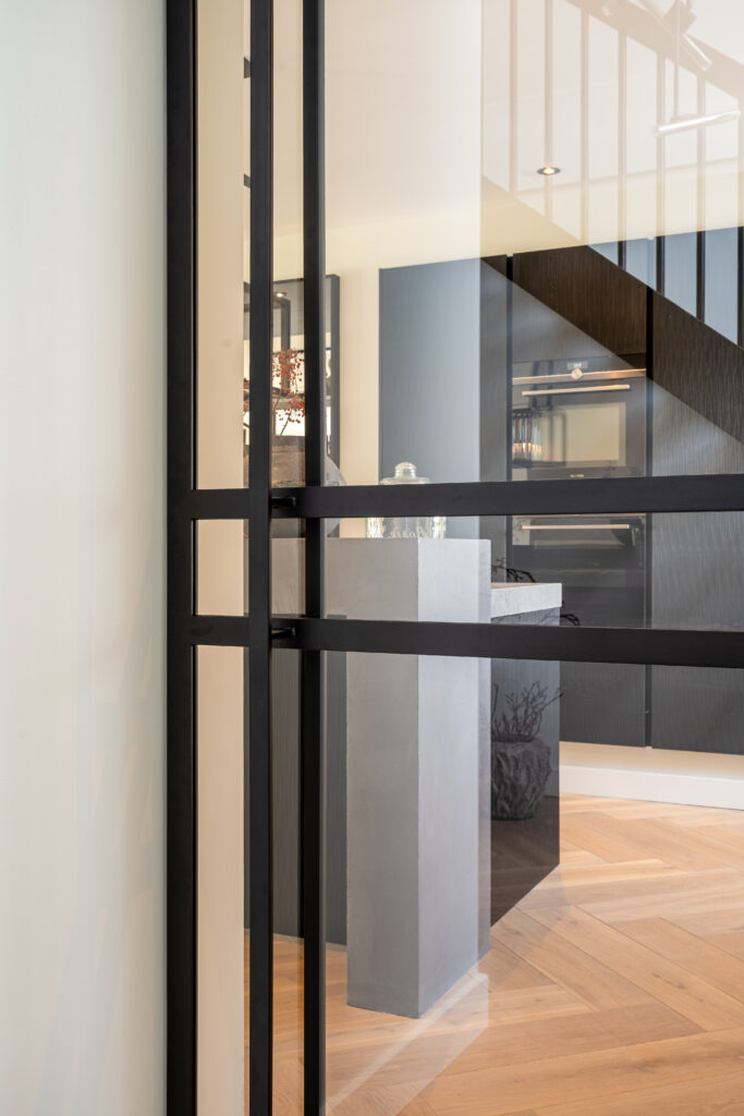stalen deur met glas maken
